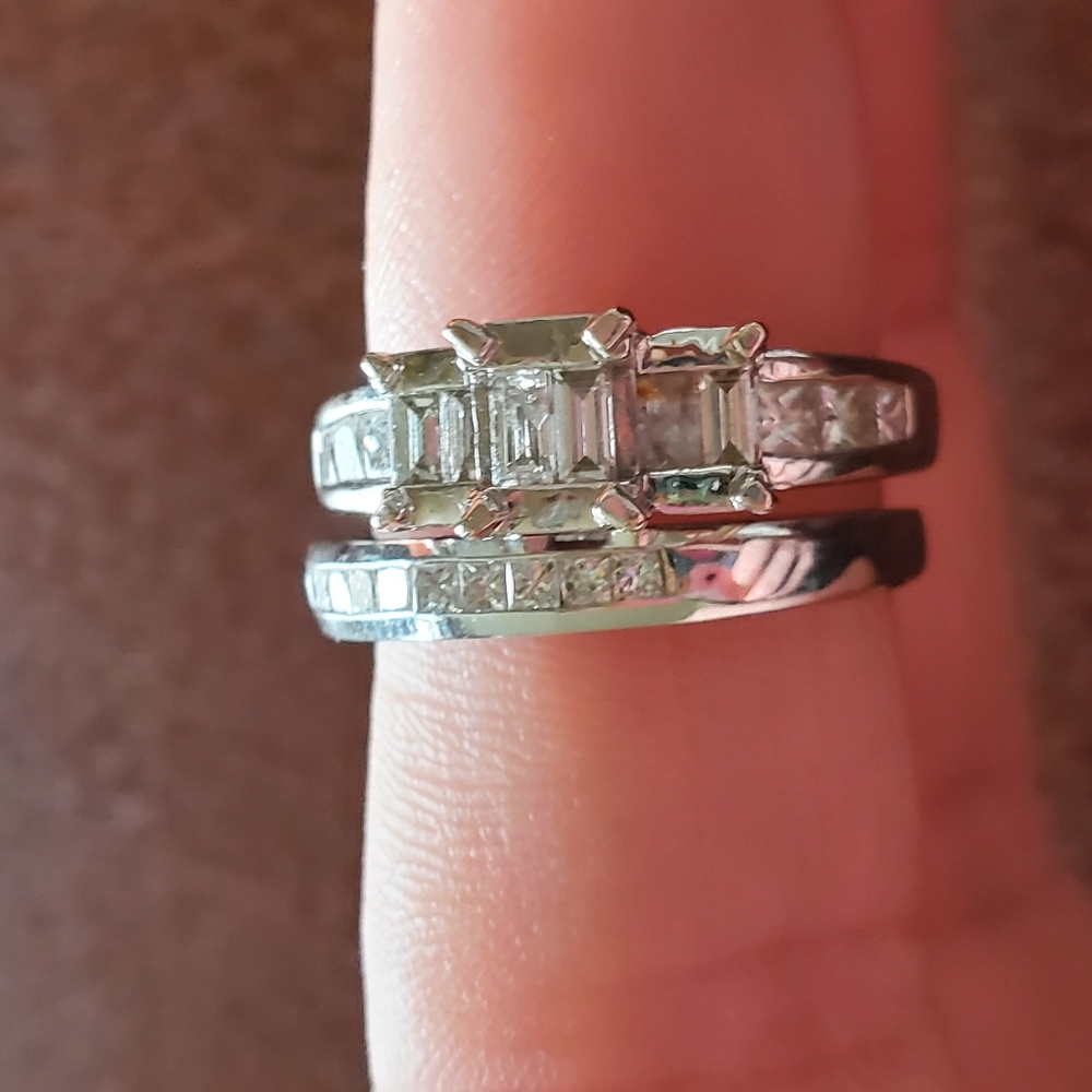Beautiful diamond wedding ring set